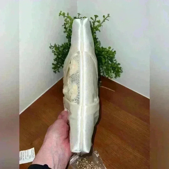 Bagley Mishka Statin Evening/Bridal Clutch NWT~GIFTABLE - Picture 8 of 10